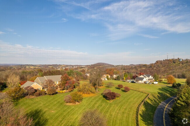 Many of the larger yards in North Heidelberg have immaculate landscaping year round.
