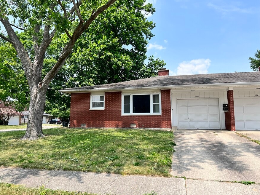 1002 E Willard St unit A, Urbana, IL 61801 - photo 1