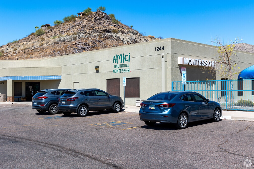 Amici Trilingual Montessori focuses on students learning Mandarin, Spanish, and English.