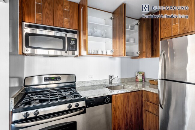 200 E 82nd St unit FL19-ID505, New York, NY 10028 - photo 7