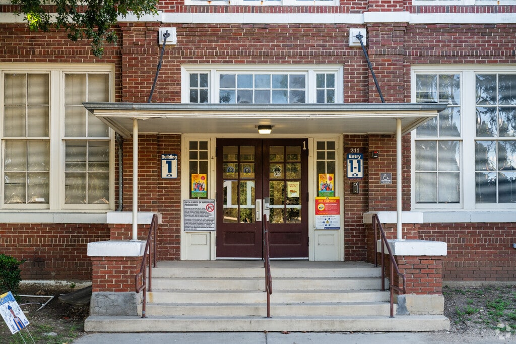 The front of Hillcrest Elementary School welcomes kids and parents.