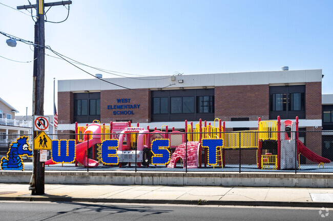 The student-teacher ratio at West Elementary School in Long Beach, NY is 9 to 1.