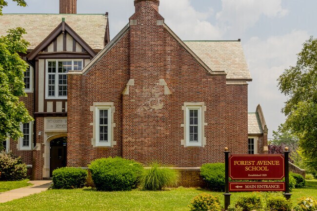 Forest Avenue School in Glen Ridge, New Jersey