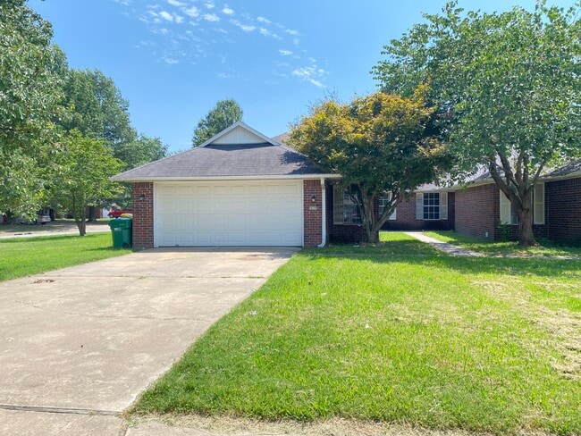 2839 Adrian Ave unit B, Springdale, AR 72764 - photo 2