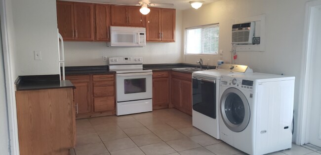 1120 Northshore Dr unit 2, Eustis, FL 32726 - photo 4