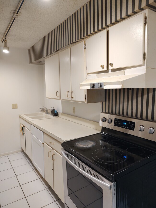 3109 Heritage Dr unit DR12, Joliet, IL 60435 - photo 7