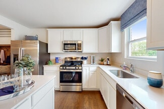 707 Knollwood Bend, Chelsea, MI 48118