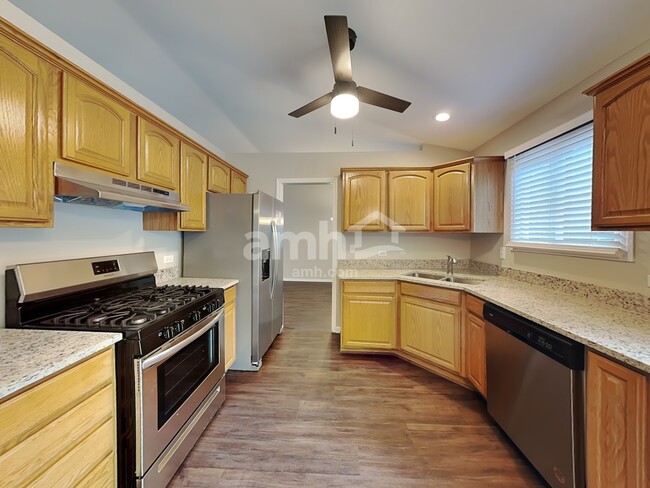 3612 Fawn Ln, Wonder Lake, IL 60097 - photo 5