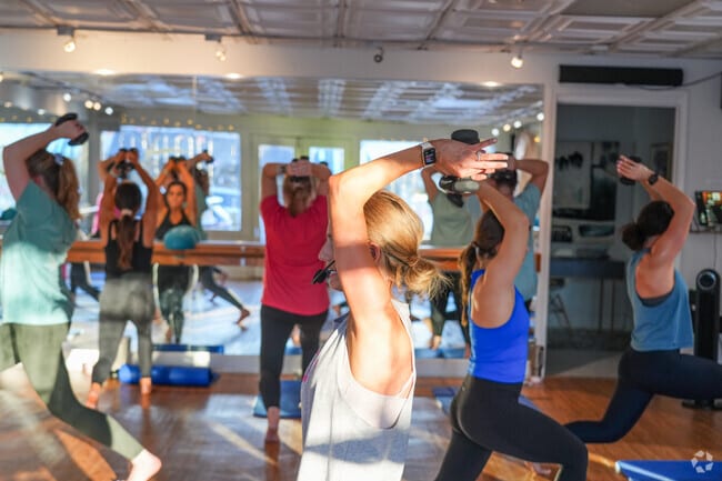 Olde Towne Barre offers low impact physical fitness classes in Clinton.