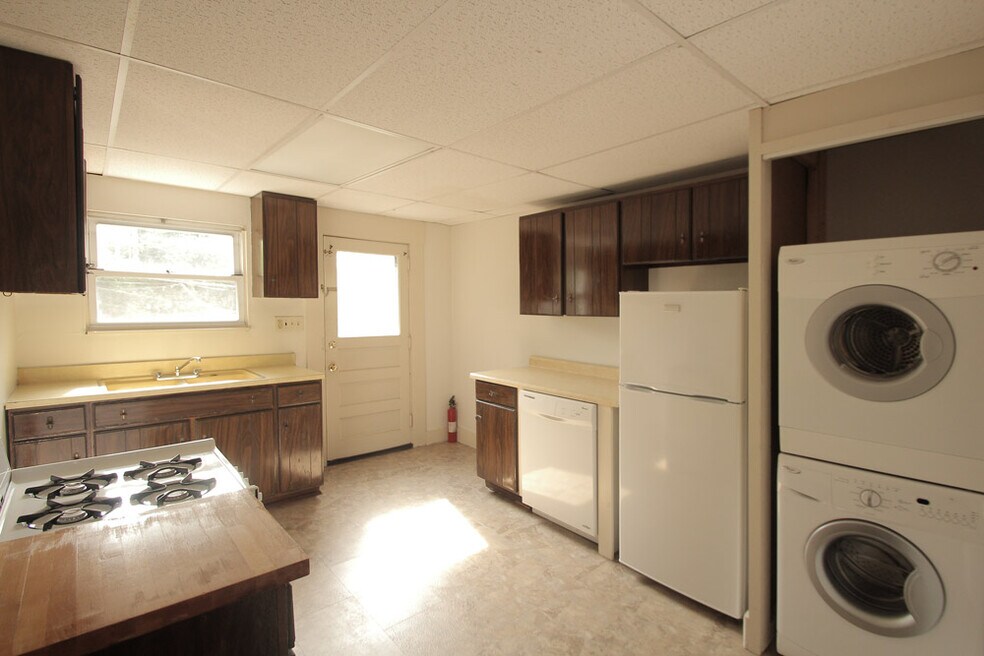 421 S Trenton Ave unit 1, Pittsburgh, PA 15221 - photo 1