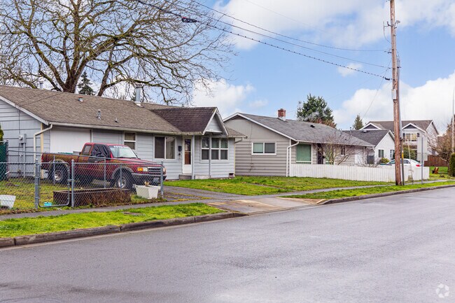 A row of lovely rambler style homes in South Auburn.