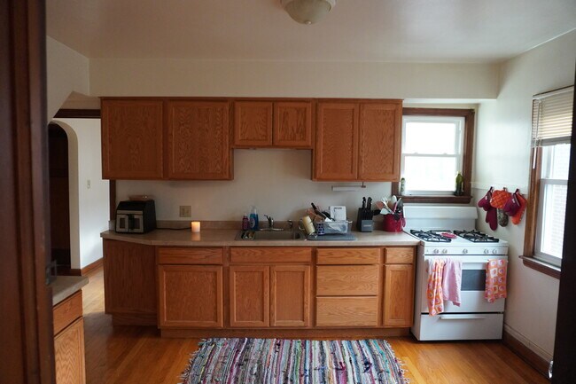 2559 N Frederick Ave unit 2559 N Frederick Ave, Milwaukee, WI 53211 - photo 3