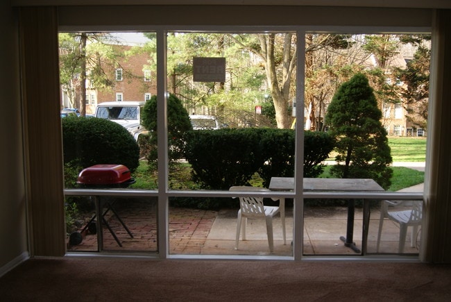 7514 Spring Lake Dr, Bethesda, MD 20817 - photo 6