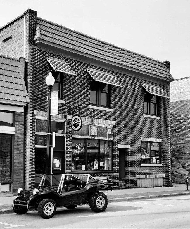 118 Pine St unit FURNISHED, Sheboygan Falls, WI 53085 - photo 3