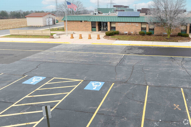 Gooding Grove School is a public school that serves 1st - 4th grade students in Homer Glen.