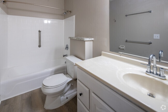 2BR, 1BA - 1,025SF - Bathroom
