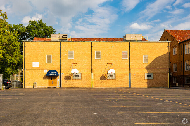 The St Gabriel School offers extra curricular activities like athletics and chess club.