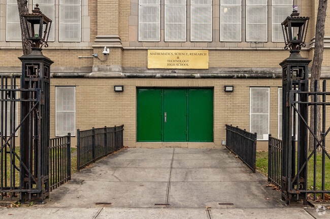 Benjamin Franklin High School is ranked $192 of 296 Niche standout high schools in New York.