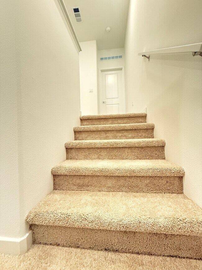 2583 Cloudview Privado unit 8, Ontario, CA 91761 - photo 6