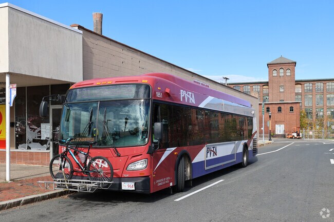 Public Buses run throughout Sandy Hill.