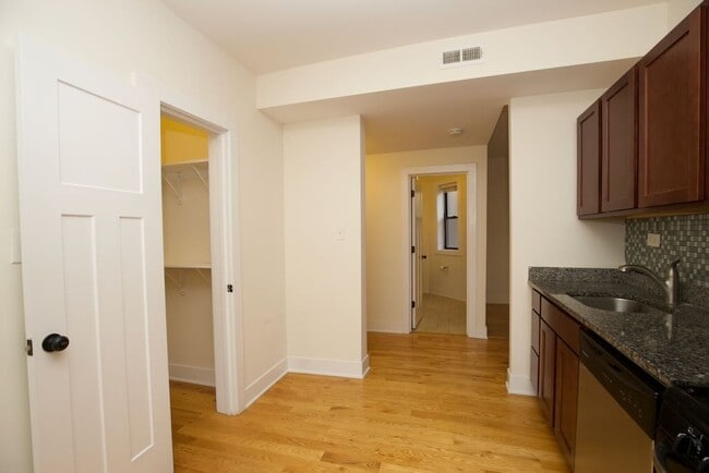 1450 W Byron St unit 1, Chicago, IL 60613 - photo 4