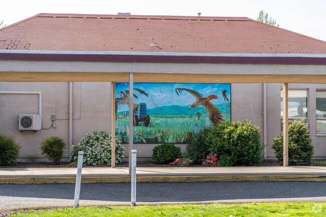 Central Linn Elementary School has colorful murals in Albany.