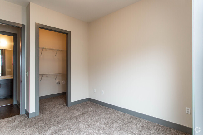 1BR, 1BA - 709 SF