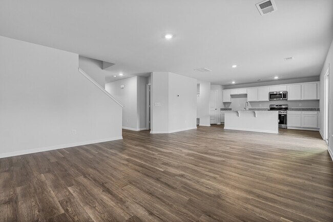 2001 Secretariat St unit 36485822, Sumter, SC 29153 - photo 5