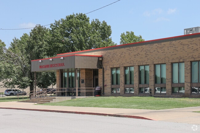 Wagoner High School serves students in grades 9 through 12.