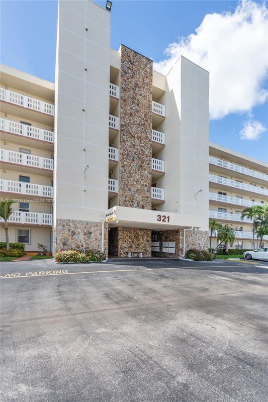 321 SE 3rd St, Dania Beach, FL 33004