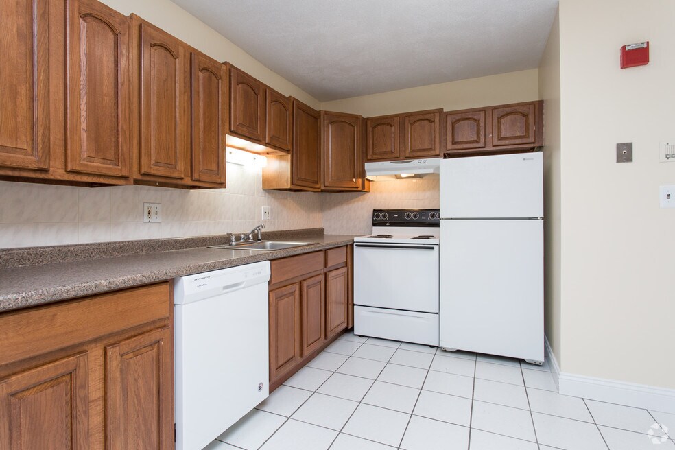 Briarcliff Apartments, Raynham, MA 02767 - photo 1