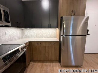 199 Gardner St Unit 310, Boston, MA 02132