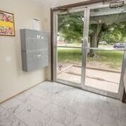 Entrance / mailboxes