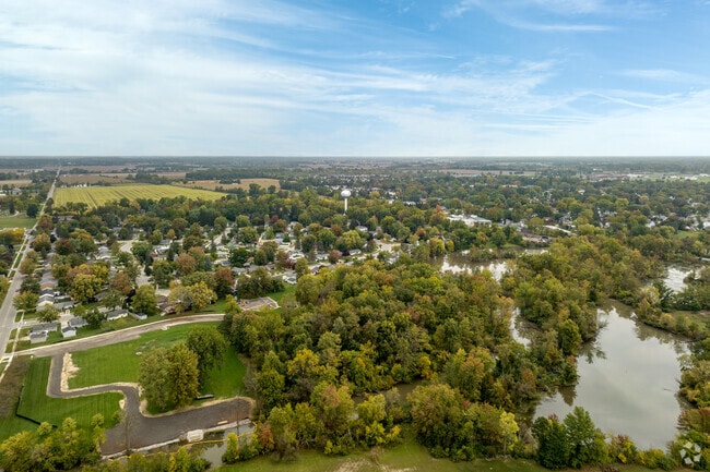 Milan Nature Park sits on the western edge of the neighborhood and features a small lake.