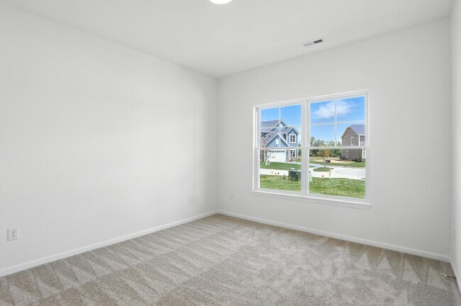 5761 Greenbrier Ct, Brownsburg, IN 46112 - photo 2