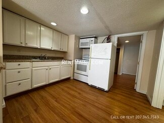206 Maine Ave Unit 2, Farmingdale, ME 04344