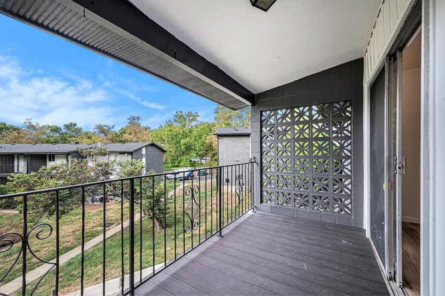 Royal Court Apartments, Overland Park, KS 66212 - photo 3