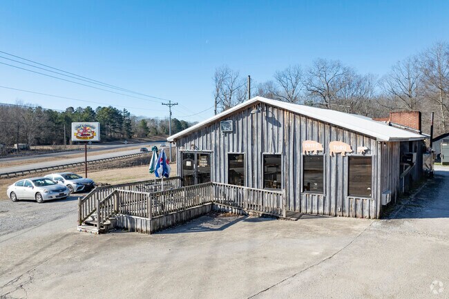 Chief & Snoogie’s Hickory Pit in Trinity serves up slow-cooked barbecue to hungry guests.