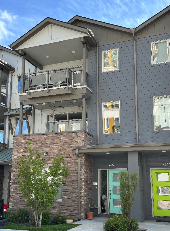 4250 N Freeride Ln, Garden City, ID 83714