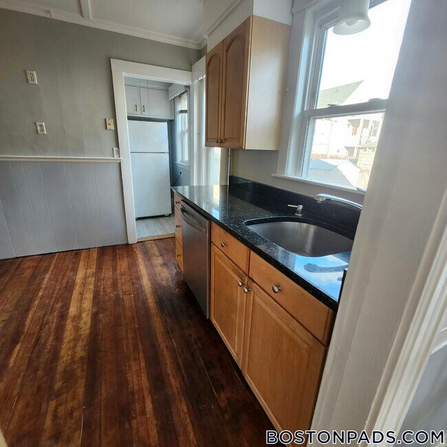 43 Orchard St unit 1, Medford, MA 02155 - photo 3