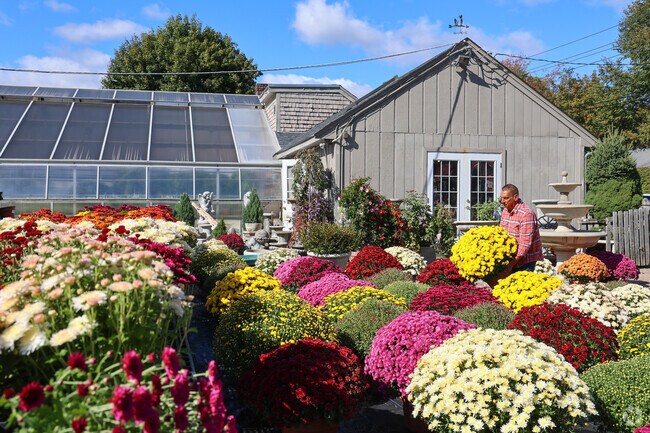 The Leonhards’ features eight greenhouses awash with colors in Beverly Cove.