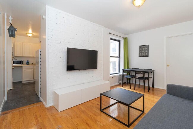 334 E 96th St unit ID1032040P, New York, NY 10128 - photo 2