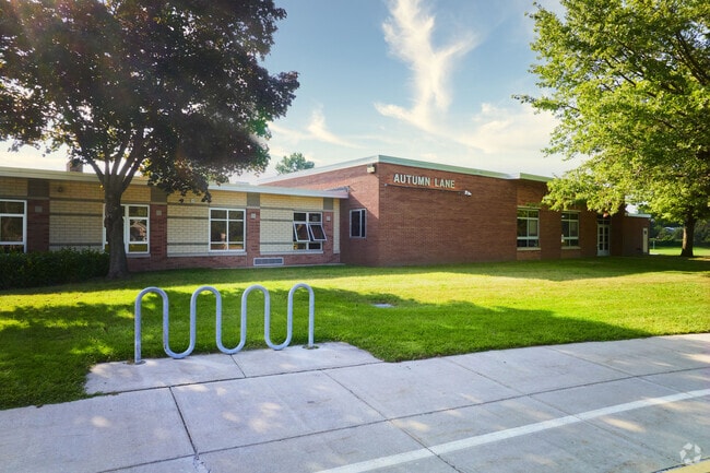 Summer view of Autumn Lane Elementary School.