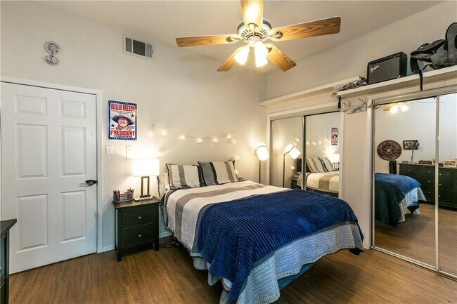 807 W 25th St unit 211, Austin, TX 78705 - photo 5