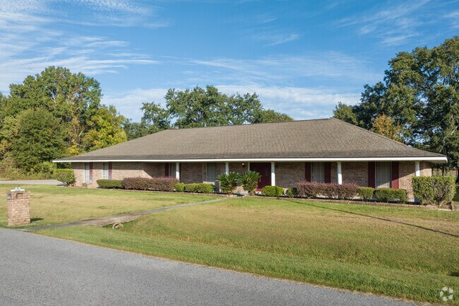 Ranch-style Homes with Acadian influences are found throughout Debaillon Park.