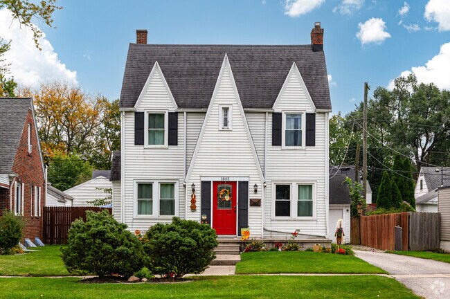 Traditional minimal homes in Glendale-Heatherdowns are very charming and well-kept.