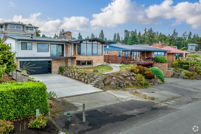 Rows of Pacific Northwest homes, with oversized windows populate the neighborhood of Blue Ridge.