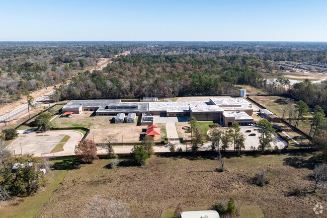 The large campus of Austin Elementary serves the students of the local community.