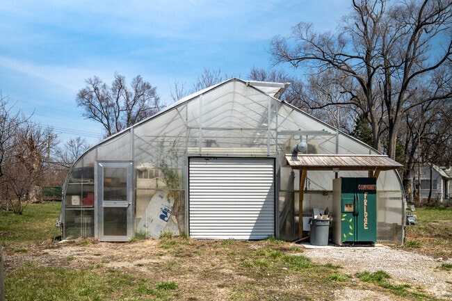 Pick up boxes of pre-ordered, 100% Locally Grown, fresh, seasonal produce at Beaverland Farms.