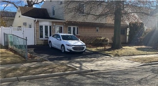 43 Boat Ln Unit 1, Levittown, NY 11756